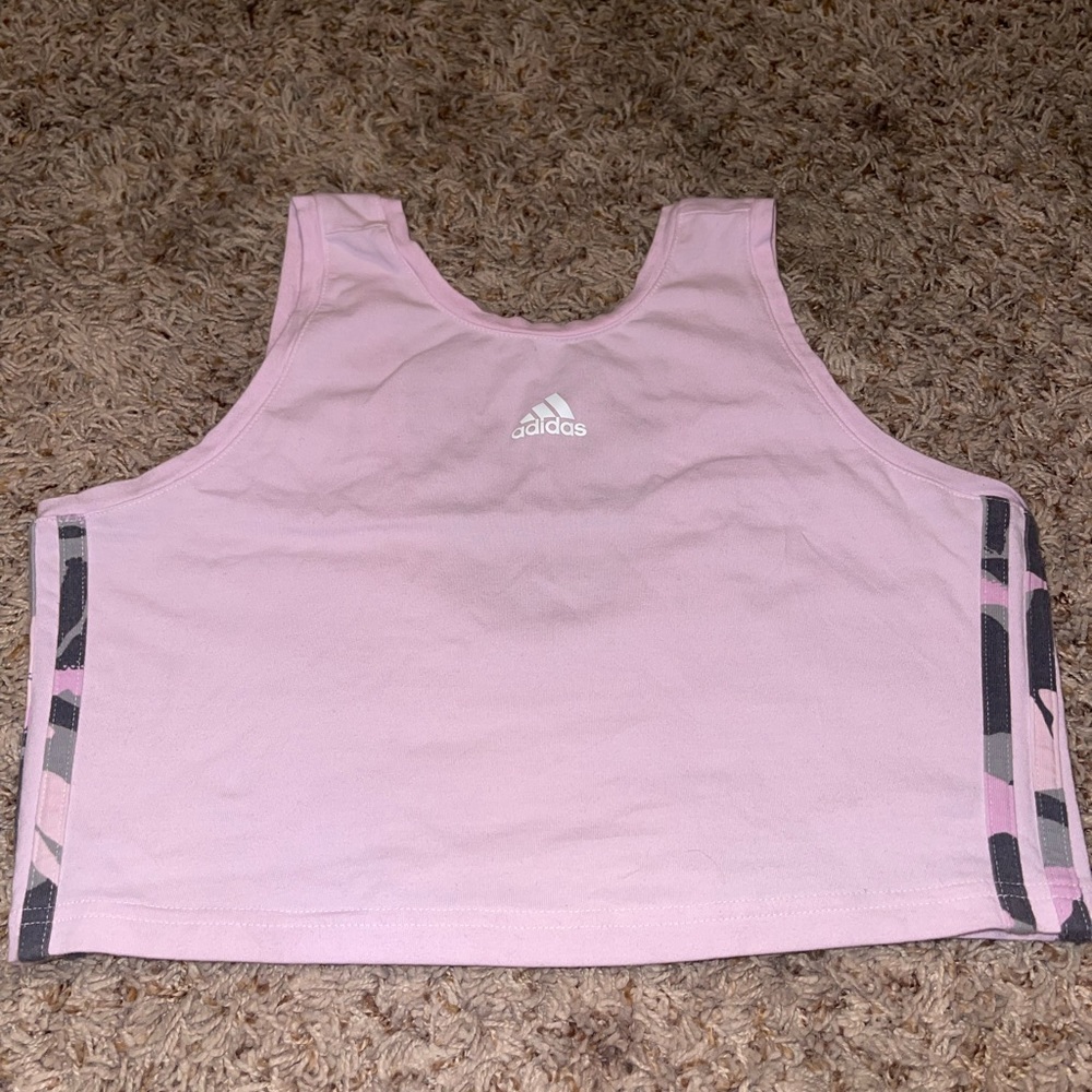 Adidas cute crop top note when u buy shirts and pants will be ironed before sent